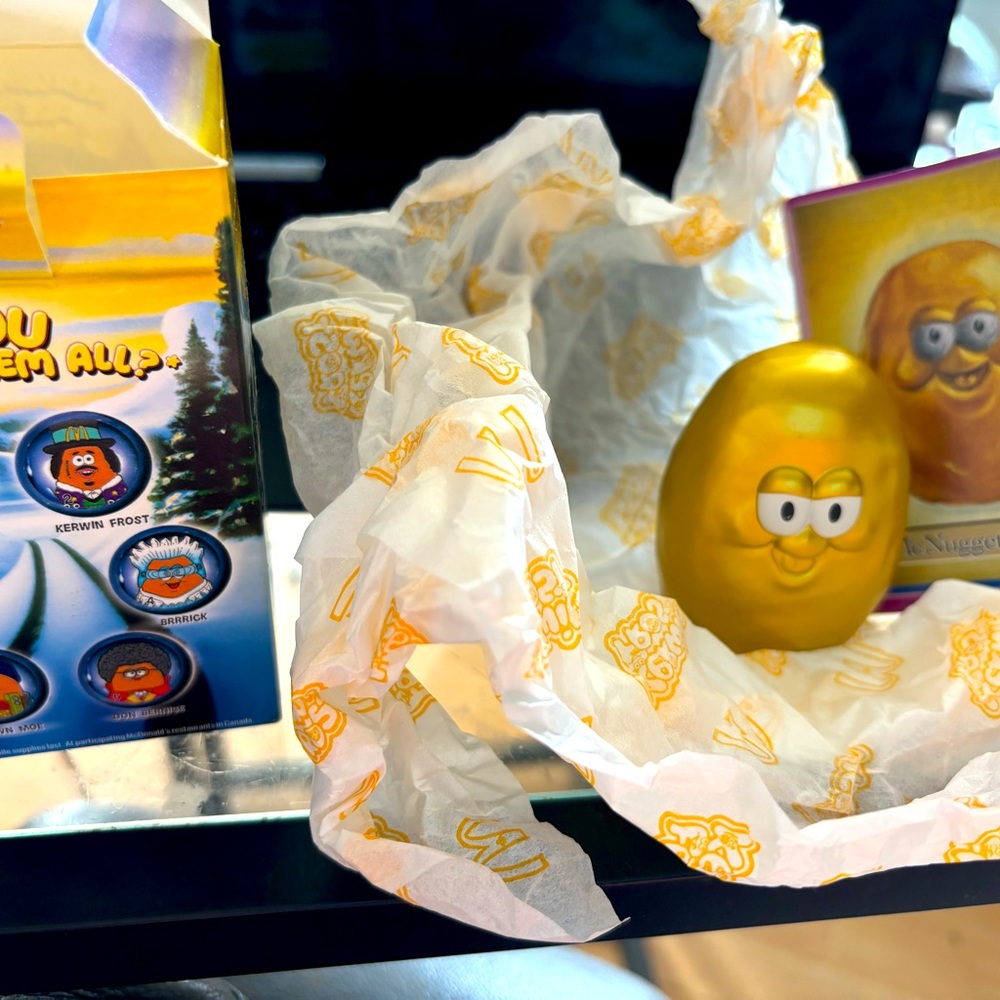 Gold McNugget toy has only been out of the box for pictures.